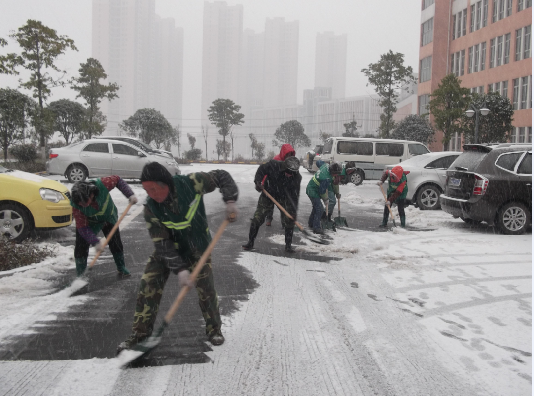 停车坪扫雪